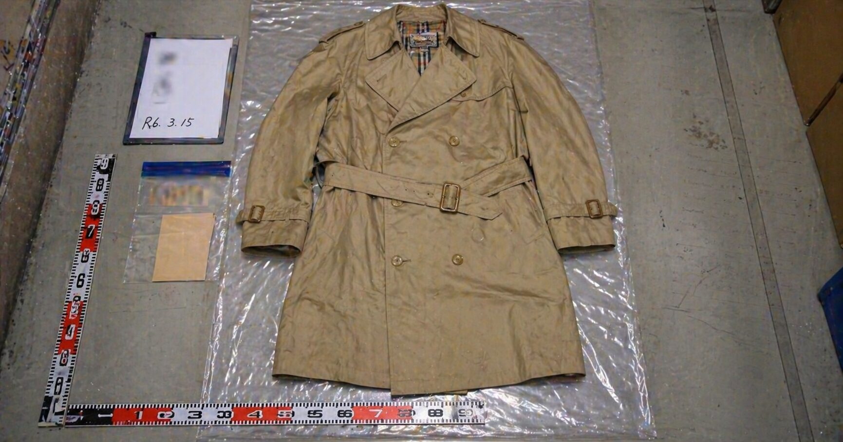 警察に押収されたトレンチコート